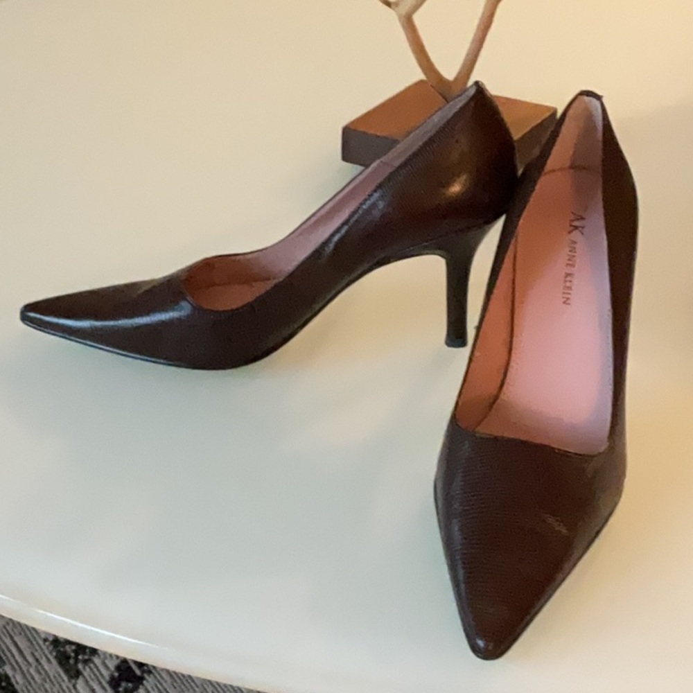 Anne Klein Brown leather pumps